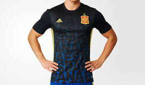 Spanien em trikot 2016 17. Spanien Em 2016 Aufwarm Trikots Enthullt Nur Fussball