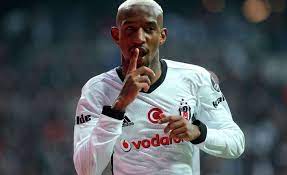 Beşiktaş'ın sağ kanattan kullandığı taç atışında. Besiktas Ta Talisca Bombasi Cin Acikladi