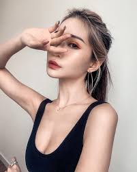 Crystal Swung 谢俪霜- 我眼睛痛pose 🙈 还有什么pose可以摆？😂 #crystal_swung