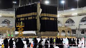 شهدت سماء مكة المكرمة تعامد القمر على الكعبة المشرفة، ثم تعامده على المسجد النبوي الشريف، بالتزامن مع وقوعه في طور البدر، وهو التعامد الأول في عام 2021. Ø§Ù„Ù‚Ù…Ø± ÙŠØªØ¹Ø§Ù…Ø¯ Ø¹Ù„Ù‰ Ø§Ù„ÙƒØ¹Ø¨Ø© Ø§Ù„Ù…Ø´Ø±ÙØ© ÙÙŠ Ø¸Ø§Ù‡Ø±Ø© ØªØ´Ø§Ù‡Ø¯ Ø¨Ø§Ù„Ø¹ÙŠÙ† Ø§Ù„Ù…Ø¬Ø±Ø¯Ø© Ø¨ÙˆØ§Ø¨Ø© Ø£Ø®Ø¨Ø§Ø± Ø§Ù„ÙŠÙˆÙ… Ø§Ù„Ø¥Ù„ÙƒØªØ±ÙˆÙ†ÙŠØ©