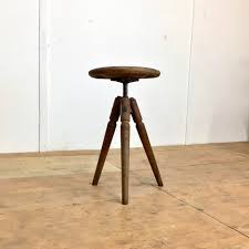 Bengt ruda entwarf 1958 den dreibeinstuhl. Werkstatt Hocker Landert Gmbh Fur Vintage Mobel Klassiker Und Individuelle Designmobel