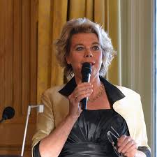 Margot dijkgraaf is literatuurcriticus, literair journalist, interviewer en debatleider. De Schrijverscentrale