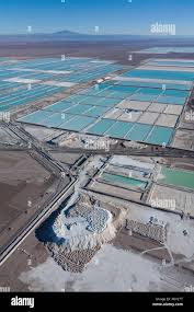 Région d'Antofagasta, Chili, San Pedro de Atacama, salar d'Atacama, le plus  grand gisement de lithium, l'évaporation des étangs de la Sociedad Quimica  minéral de Chile mine de lithium ou de m² et