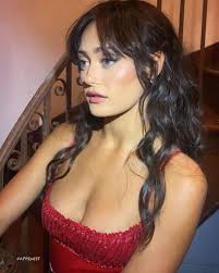 Ella Purnell Nude and Sexy Collection - Fappenist