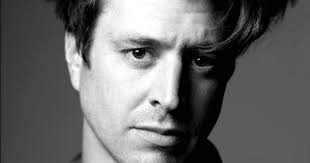 Ebben a következő partnerük wunderlich józsef, a vígszínház junior prima díjas színművésze, aki szívhinta című dalához az oldal kedvéért forgatott videót, amelyben közreműködött kislánya, júlia is. Az Onmagunkhoz Valo Visszatalalas Utjat Keresi Wunderl