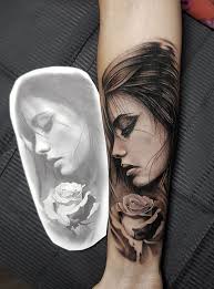 Realistisches Portrait Tattoo Auf Dem Unterarm Die Neuesten Fotos Adresse Istockphotos Online Frauengesicht Tattoo Frau Gesicht Tattoo Vorlagen