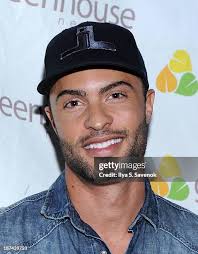 25 Photos & High Res Pictures