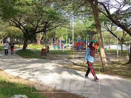Taman rekreasi permai darbojas ceļojumu aģentūras, publiskos parkos aktivitātēs. Pengunjung Tak Tahu Ada Buaya Di Tasik Shah Alam
