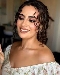 Catherine Karam's Instagram, Twitter & Facebook