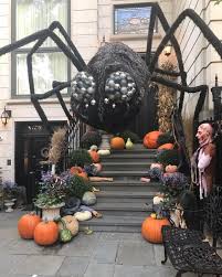 Scary outdoor halloween decoration ideas that are easy to make 1.giant spider in spiderweb. 50 Spooky Halloween Outdoor Decor Outdoor Lighting And Backyard Decorating Ideas Collagecab
