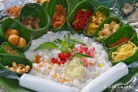 Bubur ini terbuat dari beras yang dimasak dengan beberapa resep bubur yang cukup mudah bukan? Bubur Sura Keraton Kacirebonan Saegaleri Blogger Photoblogger Travelblogger Traveler Traveling Wisatacirebon Pesonacirebon Budayacirebon Bubur Suro