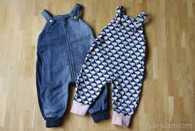 Die latzhose ist aus gestreiftem baumwollstoff. Latzhose Tristan Jule Julsen