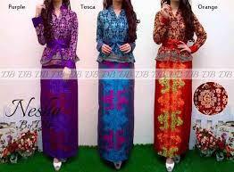 Jika biasanya baju batik harus dipasangkan dengan kebaya dan set busana tradisional lainnya, baju batik modern lebih fleksibel penggunaannya. Baju Kebaya Modern Motif Songket Halus P 599 Busana Batik Motif Peplum Bajugamisku Com