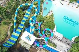 Meraba dari bawah ke atas tempat tidur bertingkat. Wahana Dan Tiket Masuk Sangkan Park Juni 2021 Wisata Oke