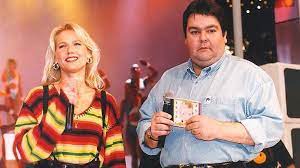 O acordo foi fechado diretamente com os irmãos johnny e ricardo saad, proprietários da band, e prevê cinco anos de parceria. Xuxa E Faustao Juntos Revista Dos Anos 90 Apontou Possivel Romance Dos Apresentadores
