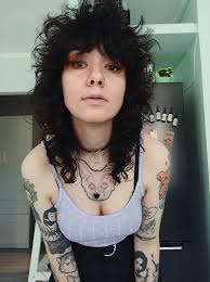 I saw so many posts like this and finally decided to share my photos too.  🙈 15/16 years old (not sure) ➡️ 31 years old Once an emo, always an emo.  🖤✨