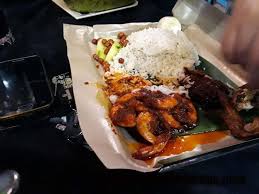 Berbagai jenis jajanan pun terlihat menggoda untuk dicicipi. Tempat Makan Best Johor Bahru Coconut Milk Cafe Adda Height Makanan Johor Bahru
