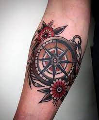Kompass tattoo unterarm mann oldschool. Cool Small Compass Old School Traditional Tattoos For Men On Inner Forearm Compass Tattoo Men Traditional Compass Tattoo Tattoos For Guys