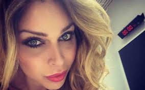 L'attrice, un tempo giuseppe, ospite a domenica live ha raccontato la rottura del suo fidanzamento a poca distanza dalle nozze. Vittoria Schisano Racconta La Verita Con Marco Oltre La Danza
