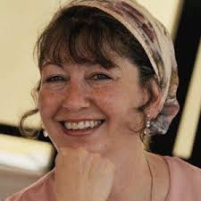 Naomi Linder's Instagram, Twitter & Facebook