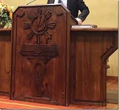 Per Fare Chiarezza Veramente Sulla Questione Sorta Sui Simboli Presenti Sul Pulpito Della Chiesa Adi Di Beinasco Chiesa Simbolo Italia