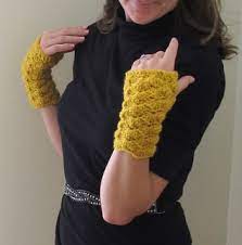 Especially if you have a touch screen phone or ipod. Ravelry Shell Stitch Fingerless Gloves Pattern By Lindsay Haynie