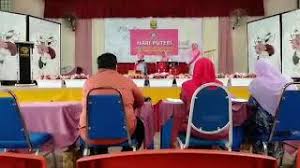 Pria di provinsi jiangsu china itu menjadi manusia pertama yang terkonfirmasi terkena virus flu burung dengan galur langka yang disebut h10n3 tersebut sebagaimana dilaporkan departemen kesehatan china di beijing. Mrazan7