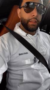 Happy Easter 🐰 5PM nos vamos en Vivo por @mega979nyc y desde tu Cel  📱descargando @lamusica App . Déjame tus saluditos y peticiones aquí abajo  🔥🔥