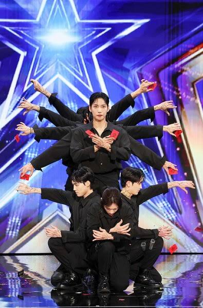 Howie Mandel Awards Golden Buzzer for Yu Hojin's New Magic Act
