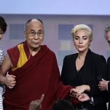 / ˈ d æ l aɪ ˈ l ɑː m ə /, us: Dalai Lama Sein Leben Alter Und Seine Spruche Galileo