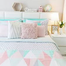 Ada Anak Kecil Tak Halang Puan Mimie Jadikan Putih Tema Dekorasi Rumah Small Living Rooms Bed Pillows Home Decor