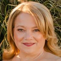 Stephanie Bach's Instagram, Twitter & Facebook