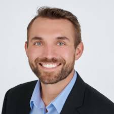 Hey Chief of Staff friends, I have a friend who is a CoS turned exec who is  looking to hire his first CoS. The company is growing fast, Series C or so,