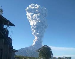 Gunung merapi erupsi 6 kali dalam 2 hari. Letusan Gunung Merapi Hari Ini Freatik Bukan Awan Panas
