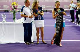 Each channel is tied to its source and may differ in quality, speed, as well as the match commentary language. Ce Rochie Frumoasa A Primit Monica Niculescu Pentru Castigarea Primului Trofeu Wta Din Cariera Ei Wowbiz