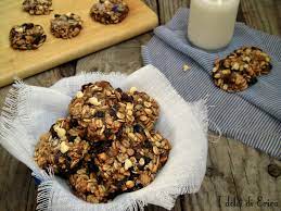 Oggi sono molto felice di parlarvi di questa ricetta perché è talmente semplice che può essere preparata in pochi minuti anche prima di colazione. Biscotti Con Due Ingredienti Dolci Da Sogno