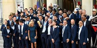 Direct Defile A Paris Elysee Suivez La Journee Des Bleus Champions Du Monde