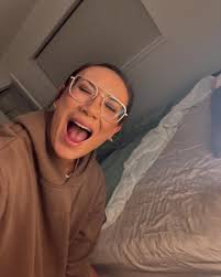 Kelly Hocking (@kellyhocking_performer) • Instagram photos and videos