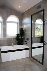 There are two main types of bathroom mirrors: Sleek Black White Bathtub In Contemporary Bathroom Contemporary Bathrooms Contemporary Bathroom Bathroom Design Layout
