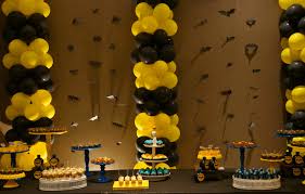 Quem disse que esta combinação não pode ser perfeita? Decoracao Batman Simples 60 Inspiracoes Para Festa Infantil
