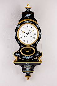 Feine Neuenburger Pendule Antike Uhren Auktionshaus Florales Motiv