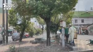 女友在萬華阿公店上班確診 男今天下午被發現猝死家中 台北市西昌街李姓男子（58歲 … 閱讀全文… 是校正回歸還是數字遊戲？ 指揮中心推翻確診數 重傷公信力. å±æ±3ç¢ºè¨ºè¶³è·¡å‡ºçˆæ›¾èµ´ éŠ€è¡Œ å¸‚å ´ é–‹è»Šå›žæ¡ƒåœ' æ–°å† è‚ºç‚Ž ç–«è‹— å±æ±ç¸£ æ½˜å­Ÿå®‰ æŽªæ–½ Tvbsæ–°èžç¶²