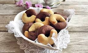 Scaldare il forno a 180 ° e infornare gli abbracci per circa 15/20 min. Biscotti Abbracci Con Cacao E Panna Fresca Ricetta Semplice