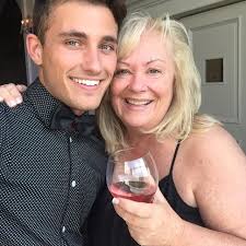 Sandra Devan Markus (@sandradmarkus) • Threads, Say more