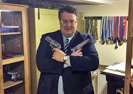 Пояснив, чому порошенко не відмовився від бізнесу в росії. Na Antona Gerashenko Zaveli Delo Za Ugrozy Rossijskim Voennym Novosti Tv Centr