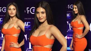 X (2015) and rajma chawal (2018) and has starred in a number of tamil films like anegan (2015) and in telugu movies including raju gadu (2018). Amyra Dastur Looks Pretty In Orgen Dress At Critics Choice Awards 2019 Youtube