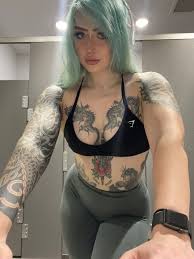 Delanie Strongwaifu - Free pics, galleries & more at Babepedia