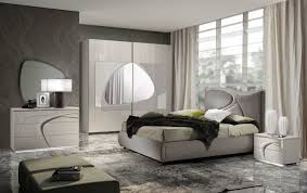Soluzioni personalizzate per letti matrimoniali, armadi modulari, cabine armadio, madie, comodini e contenitori. Camere Da Letto Moderne Arredamenti Di Lorenzo Napoli