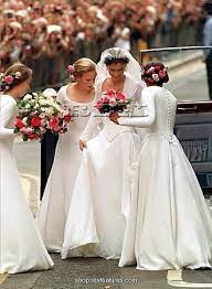 Lady sarah armstrong jones, daughter of princess margaret, on her wedding day july 1994. Gorgeous Wedding Lady Sarah Chatto Royal Wedding Dress Royal Wedding Gowns Royal Weddings