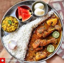 Non Veg Thali Nomnom24x7 It S Chicken O Clock Again Having This Special Thali For My Lunch Today With Chicken Masala Veg Thali Food Indian Food Recipes